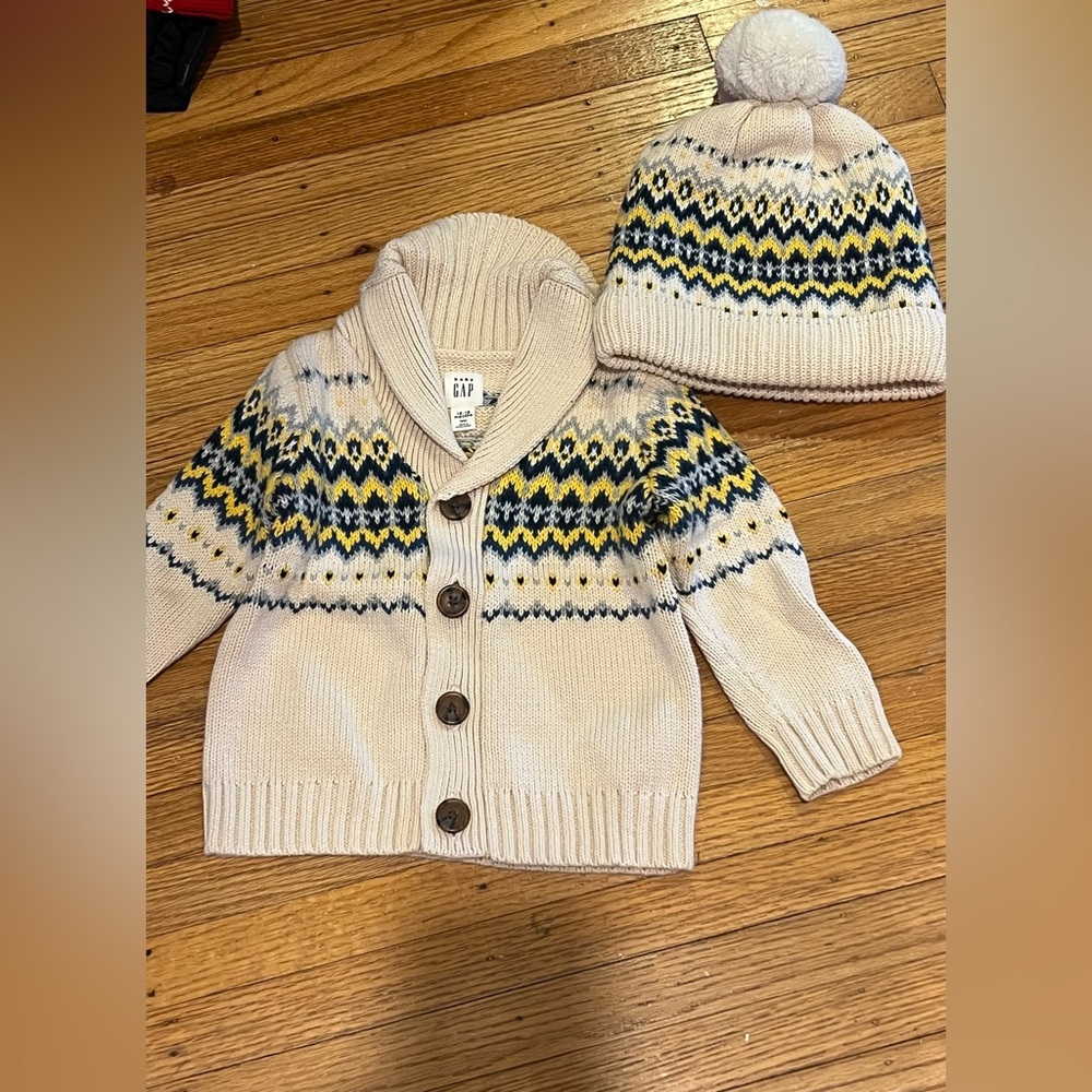 Boys baby gap button down sweater and matching winter hat size 12-18 months